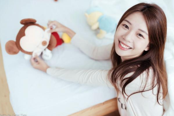    芊聿 - 治愈系清新居家私房照，温暖卧室甜美少女写真 [96P]第75张图片