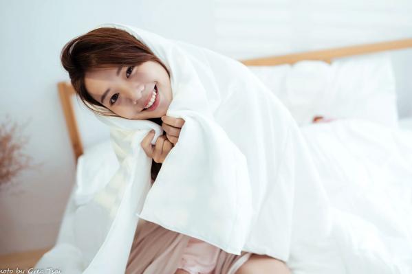    芊聿 - 治愈系清新居家私房照，温暖卧室甜美少女写真 [96P]第84张图片