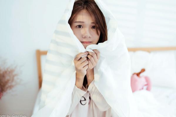    芊聿 - 治愈系清新居家私房照，温暖卧室甜美少女写真 [96P]第86张图片