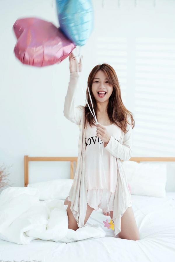    芊聿 - 治愈系清新居家私房照，温暖卧室甜美少女写真 [96P]第88张图片