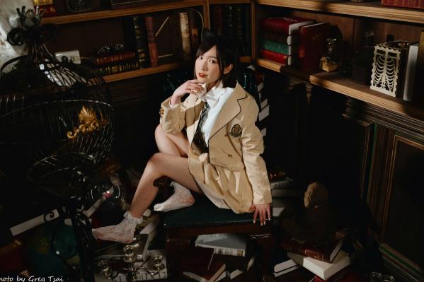    柯姿 - 哈利波特魔法学院风学生服，猫耳俏皮制服诱惑，唯美书房写真 [93P]第2张图片