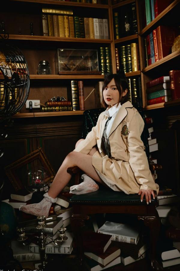    柯姿 - 哈利波特魔法学院风学生服，猫耳俏皮制服诱惑，唯美书房写真 [93P]第5张图片