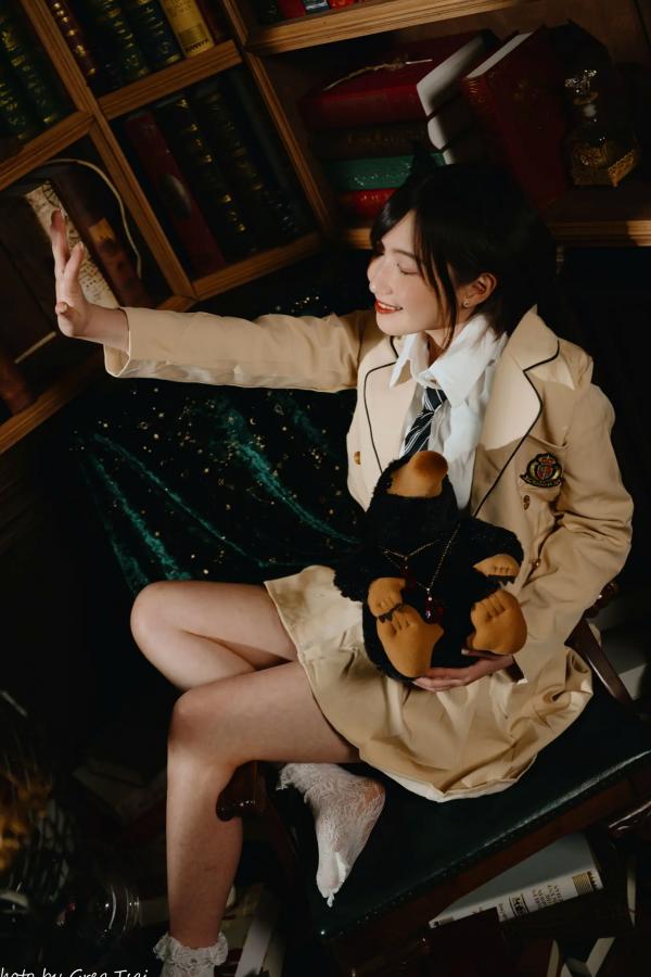    柯姿 - 哈利波特魔法学院风学生服，猫耳俏皮制服诱惑，唯美书房写真 [93P]第9张图片