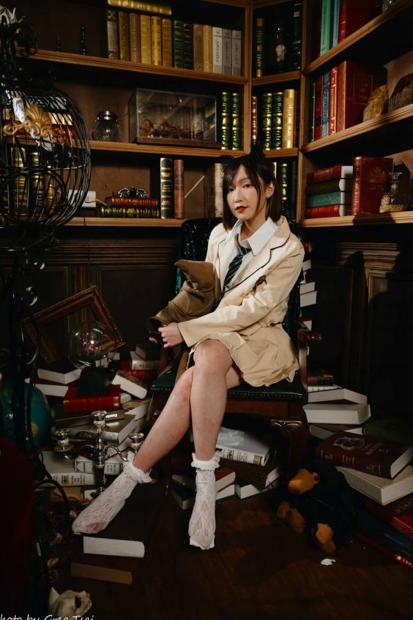    柯姿 - 哈利波特魔法学院风学生服，猫耳俏皮制服诱惑，唯美书房写真 [93P]第13张图片