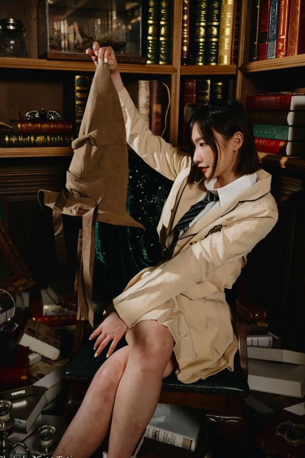    柯姿 - 哈利波特魔法学院风学生服，猫耳俏皮制服诱惑，唯美书房写真 [93P]第14张图片