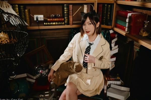    柯姿 - 哈利波特魔法学院风学生服，猫耳俏皮制服诱惑，唯美书房写真 [93P]第20张图片