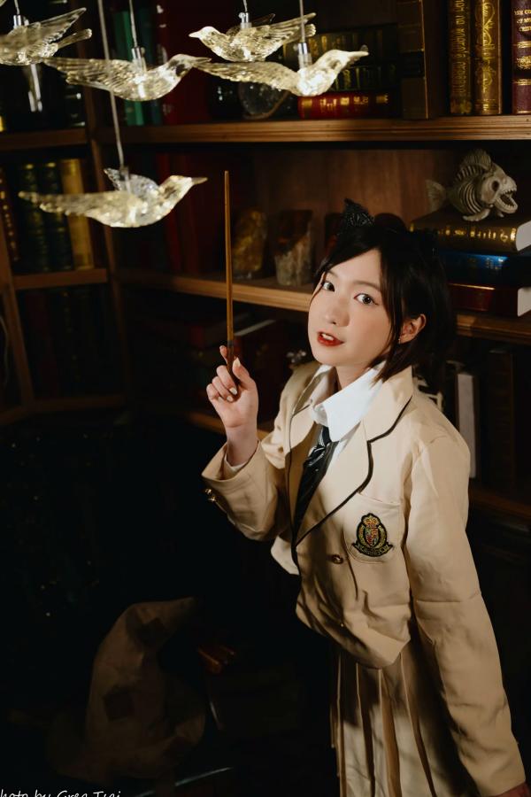    柯姿 - 哈利波特魔法学院风学生服，猫耳俏皮制服诱惑，唯美书房写真 [93P]第29张图片