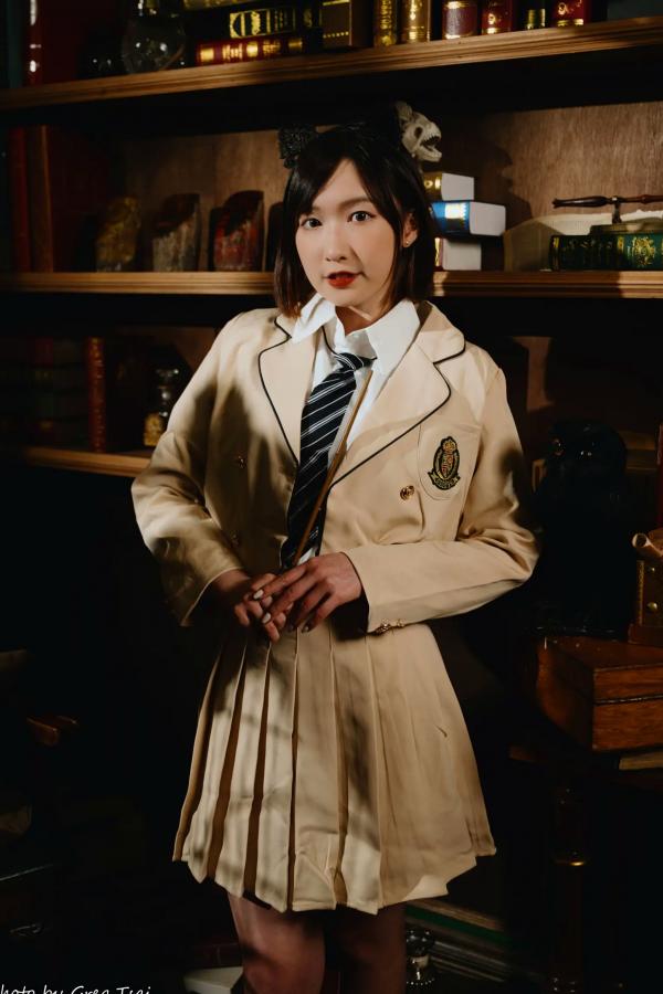    柯姿 - 哈利波特魔法学院风学生服，猫耳俏皮制服诱惑，唯美书房写真 [93P]第30张图片