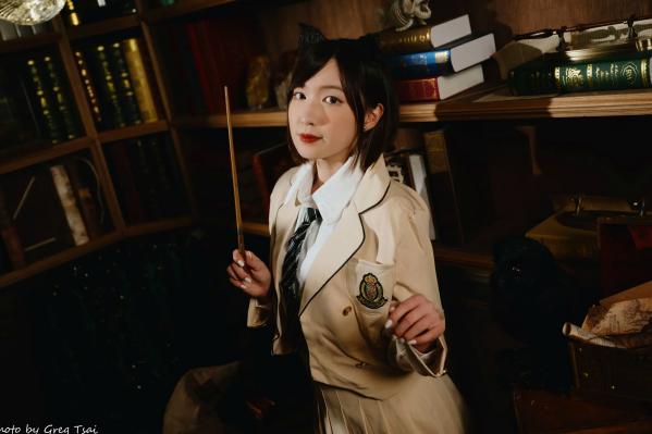    柯姿 - 哈利波特魔法学院风学生服，猫耳俏皮制服诱惑，唯美书房写真 [93P]第33张图片