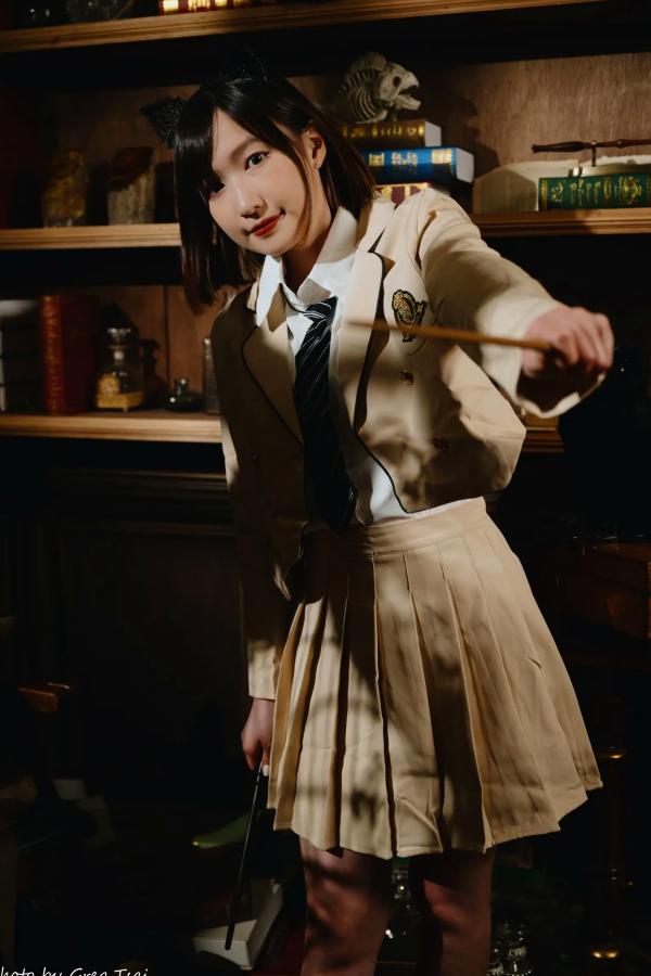    柯姿 - 哈利波特魔法学院风学生服，猫耳俏皮制服诱惑，唯美书房写真 [93P]第38张图片