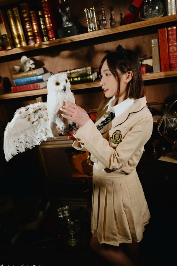    柯姿 - 哈利波特魔法学院风学生服，猫耳俏皮制服诱惑，唯美书房写真 [93P]第53张图片