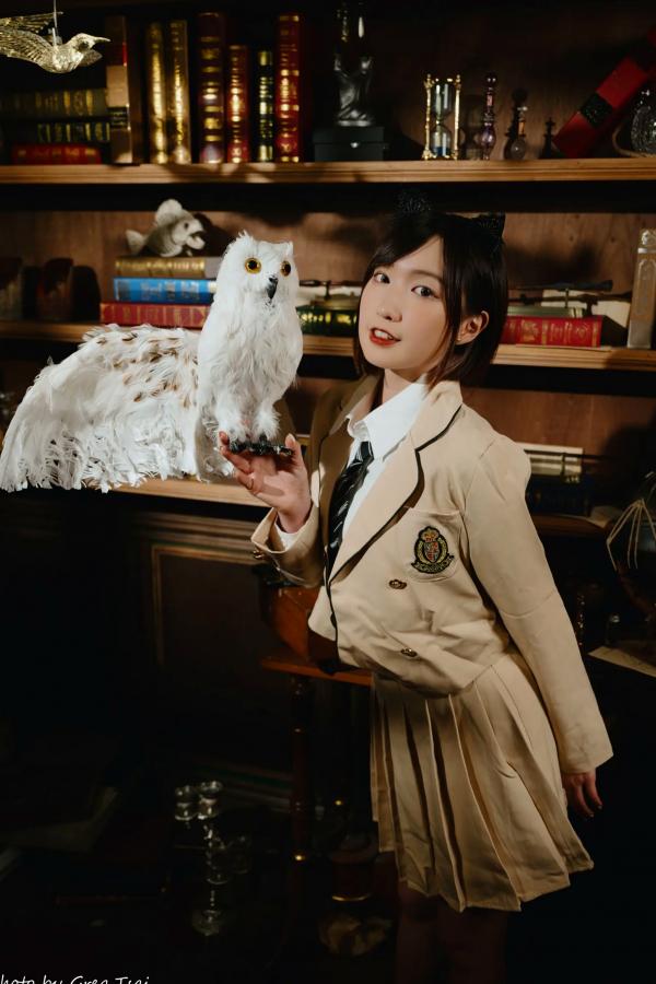    柯姿 - 哈利波特魔法学院风学生服，猫耳俏皮制服诱惑，唯美书房写真 [93P]第54张图片