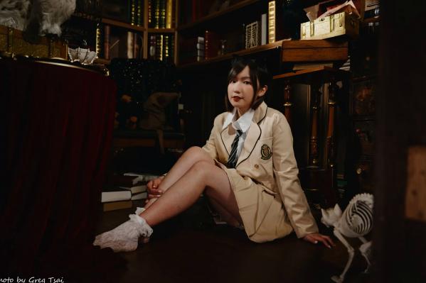    柯姿 - 哈利波特魔法学院风学生服，猫耳俏皮制服诱惑，唯美书房写真 [93P]第56张图片
