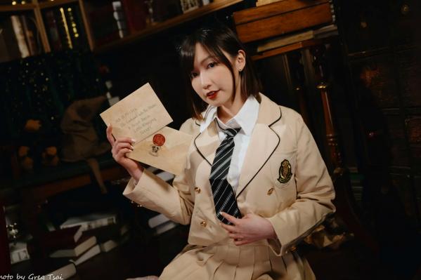    柯姿 - 哈利波特魔法学院风学生服，猫耳俏皮制服诱惑，唯美书房写真 [93P]第59张图片