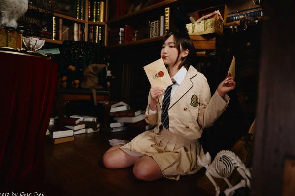    柯姿 - 哈利波特魔法学院风学生服，猫耳俏皮制服诱惑，唯美书房写真 [93P]第66张图片