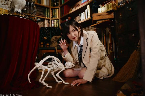    柯姿 - 哈利波特魔法学院风学生服，猫耳俏皮制服诱惑，唯美书房写真 [93P]第68张图片