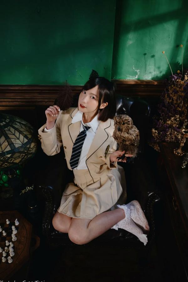    柯姿 - 哈利波特魔法学院风学生服，猫耳俏皮制服诱惑，唯美书房写真 [93P]第82张图片
