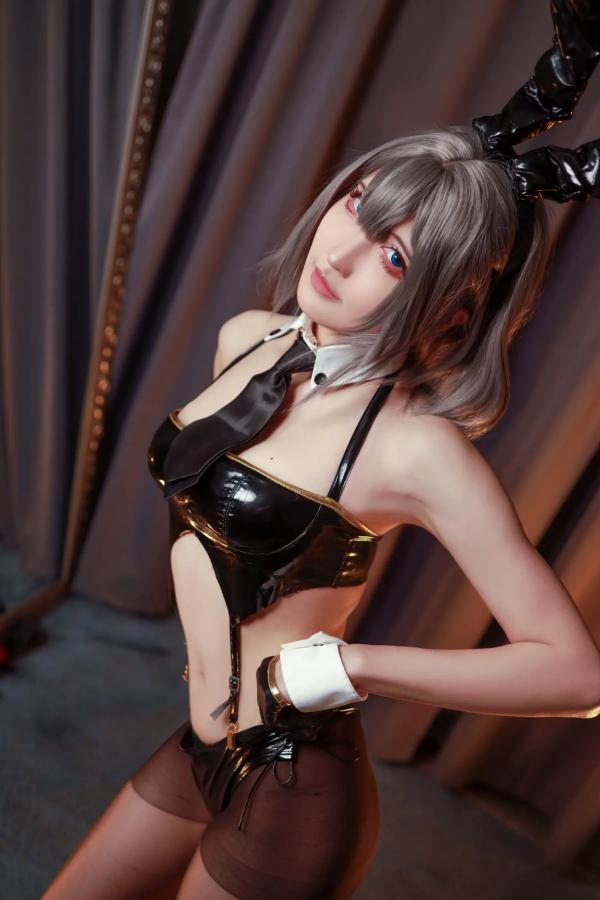    山崎雷纳 - 华盛顿兔女郎写真：黑色漆皮诱惑，制服角色扮演，尽显极致性感与黑丝美腿 [45P]第5张图片