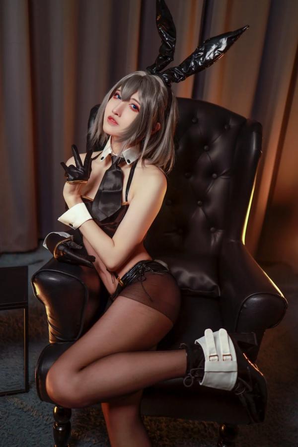    山崎雷纳 - 华盛顿兔女郎写真：黑色漆皮诱惑，制服角色扮演，尽显极致性感与黑丝美腿 [45P]第22张图片