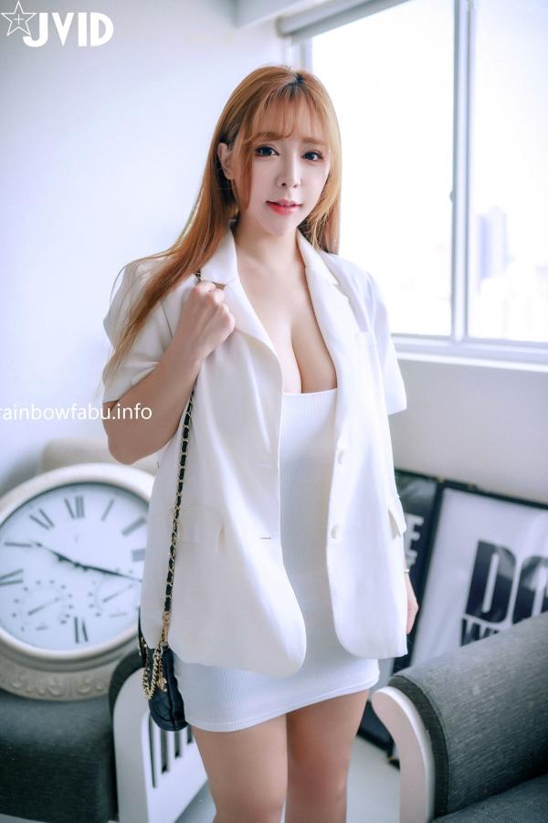    JVID本垒奈-低胸诱惑面试主考官-紧身裙私房写真-职场OL风格-极致身材女神第2张图片