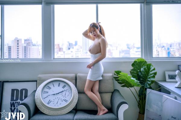    JVID本垒奈-低胸诱惑面试主考官-紧身裙私房写真-职场OL风格-极致身材女神第25张图片
