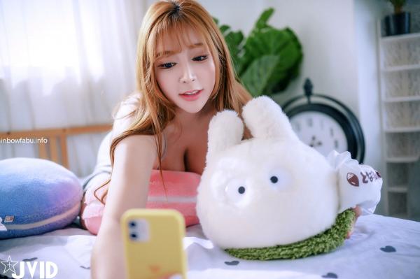    JVID本垒奈-低胸诱惑面试主考官-紧身裙私房写真-职场OL风格-极致身材女神第57张图片