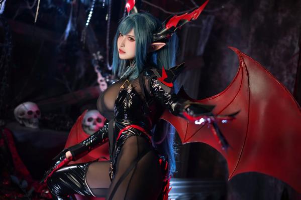    山崎雷纳 - 雷根斯堡：暗黑魔女Cosplay，魅魔漆皮造型极致诱惑与神秘美艳第4张图片