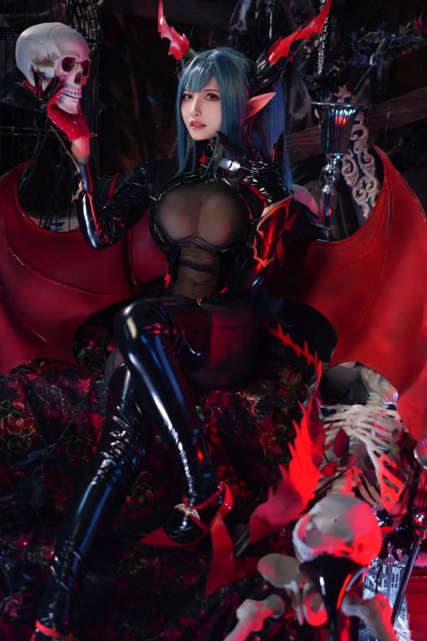    山崎雷纳 - 雷根斯堡：暗黑魔女Cosplay，魅魔漆皮造型极致诱惑与神秘美艳第8张图片