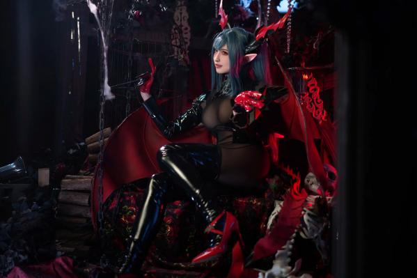    山崎雷纳 - 雷根斯堡：暗黑魔女Cosplay，魅魔漆皮造型极致诱惑与神秘美艳第12张图片