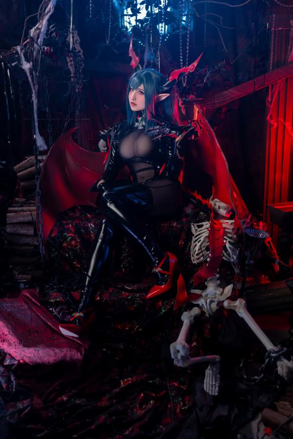    山崎雷纳 - 雷根斯堡：暗黑魔女Cosplay，魅魔漆皮造型极致诱惑与神秘美艳第28张图片