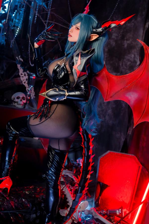    山崎雷纳 - 雷根斯堡：暗黑魔女Cosplay，魅魔漆皮造型极致诱惑与神秘美艳第36张图片