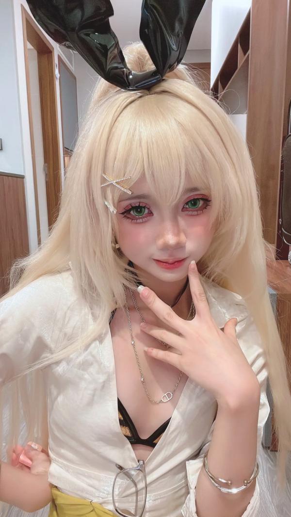    PoppaChan - Rupee 兔女郎角色扮演私房写真，性感豹纹比基尼与玩偶感精致妆容，大尺度大胆互动第4张图片