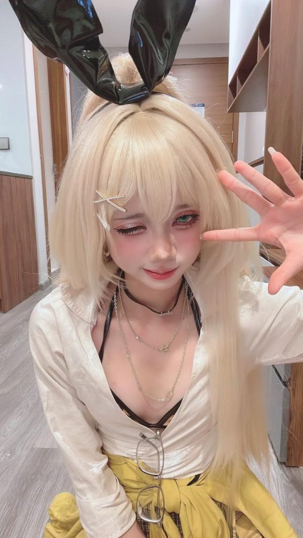    PoppaChan - Rupee 兔女郎角色扮演私房写真，性感豹纹比基尼与玩偶感精致妆容，大尺度大胆互动第9张图片