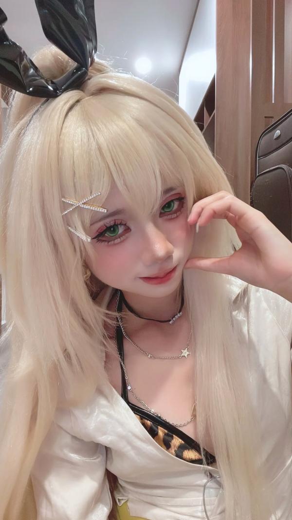    PoppaChan - Rupee 兔女郎角色扮演私房写真，性感豹纹比基尼与玩偶感精致妆容，大尺度大胆互动第11张图片