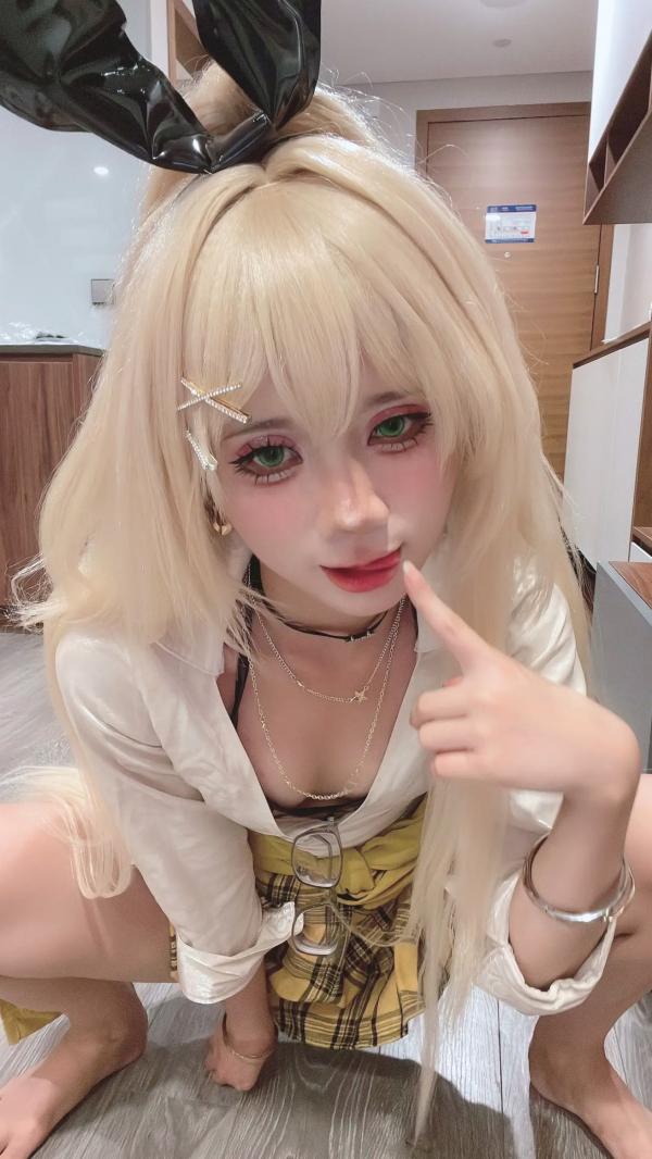    PoppaChan - Rupee 兔女郎角色扮演私房写真，性感豹纹比基尼与玩偶感精致妆容，大尺度大胆互动第13张图片