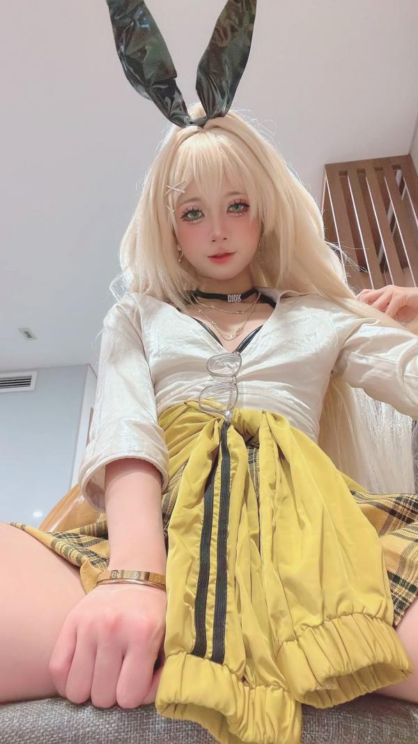    PoppaChan - Rupee 兔女郎角色扮演私房写真，性感豹纹比基尼与玩偶感精致妆容，大尺度大胆互动第15张图片
