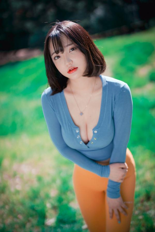    韩国美女孙乐乐Son YeEun户外旅行上卷：紧身运动裤展现绝美曲线，极致纯欲与撩人风情，户外私房性感大赏第5张图片