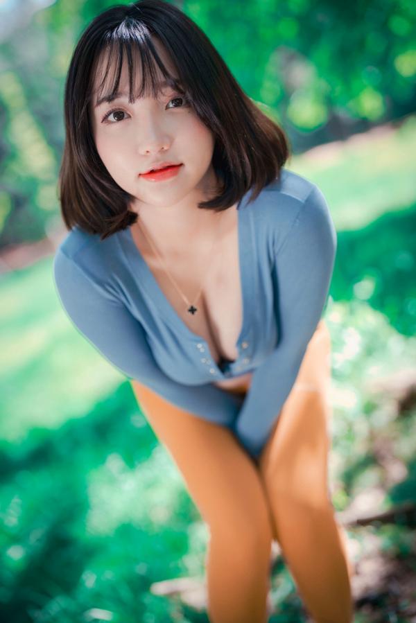    韩国美女孙乐乐Son YeEun户外旅行上卷：紧身运动裤展现绝美曲线，极致纯欲与撩人风情，户外私房性感大赏第37张图片