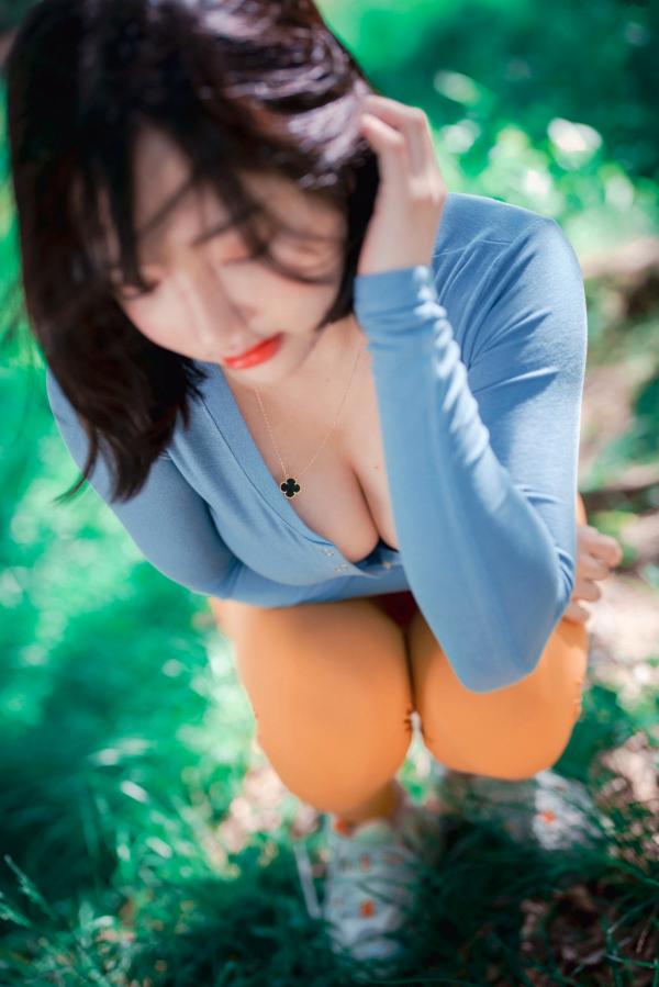    韩国美女孙乐乐Son YeEun户外旅行上卷：紧身运动裤展现绝美曲线，极致纯欲与撩人风情，户外私房性感大赏第38张图片