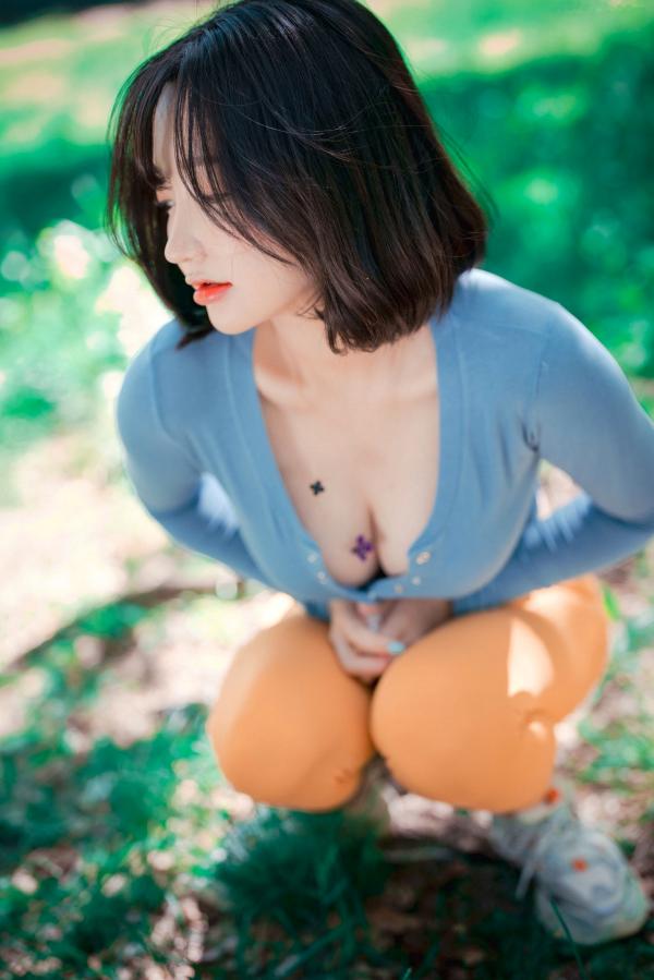    韩国美女孙乐乐Son YeEun户外旅行上卷：紧身运动裤展现绝美曲线，极致纯欲与撩人风情，户外私房性感大赏第42张图片