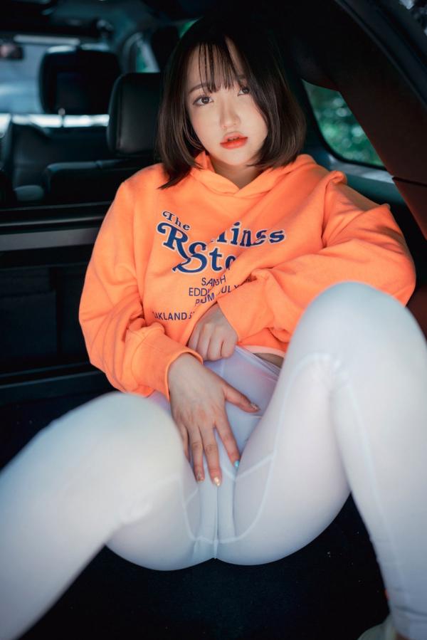    韩国美女孙乐乐Son YeEun户外旅行上卷：紧身运动裤展现绝美曲线，极致纯欲与撩人风情，户外私房性感大赏第87张图片