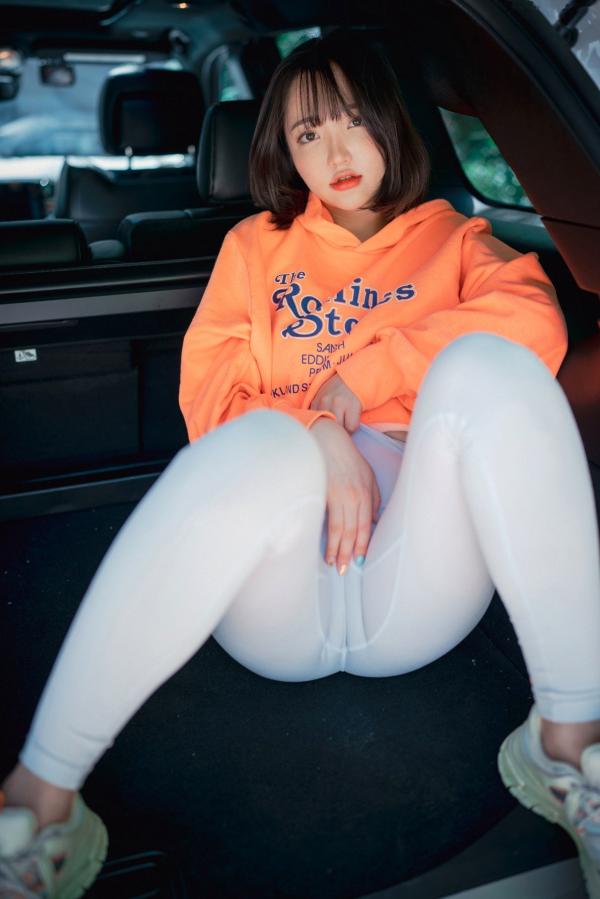    韩国美女孙乐乐Son YeEun户外旅行上卷：紧身运动裤展现绝美曲线，极致纯欲与撩人风情，户外私房性感大赏第88张图片