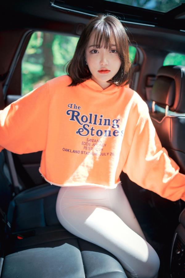    韩国美女孙乐乐Son YeEun户外旅行上卷：紧身运动裤展现绝美曲线，极致纯欲与撩人风情，户外私房性感大赏第93张图片