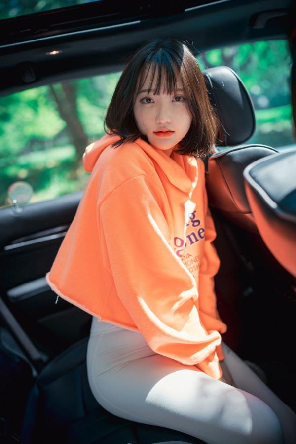    韩国美女孙乐乐Son YeEun户外旅行上卷：紧身运动裤展现绝美曲线，极致纯欲与撩人风情，户外私房性感大赏第94张图片