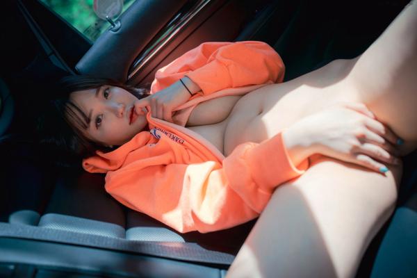    韩国美女孙乐乐Son YeEun户外旅行上卷：紧身运动裤展现绝美曲线，极致纯欲与撩人风情，户外私房性感大赏第124张图片