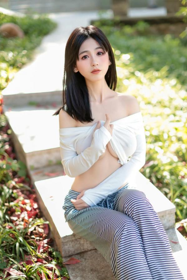    [XR] 奶芙乔乔居家写真：清纯甜美与性感慵懒的完美结合，一字肩上衣演绎迷人私房节奏！[85P]第2张图片