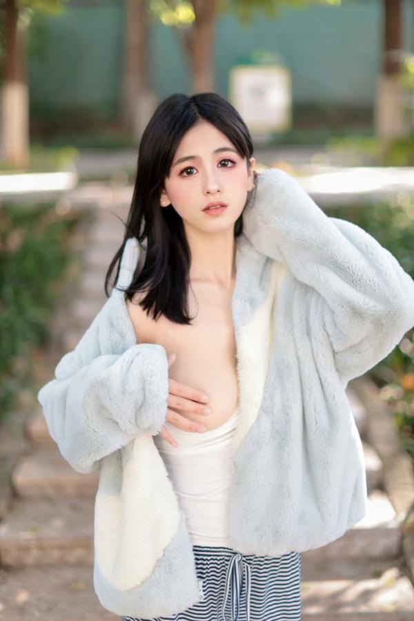    [XR] 奶芙乔乔居家写真：清纯甜美与性感慵懒的完美结合，一字肩上衣演绎迷人私房节奏！[85P]第3张图片