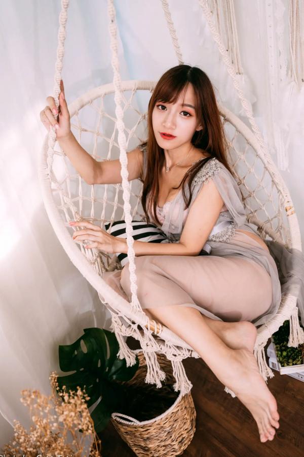    轩颖 - 柔美蕾丝睡衣私房写真，唯美光影下的纯欲女神 [83P]第3张图片