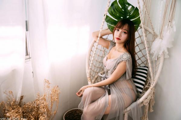    轩颖 - 柔美蕾丝睡衣私房写真，唯美光影下的纯欲女神 [83P]第8张图片