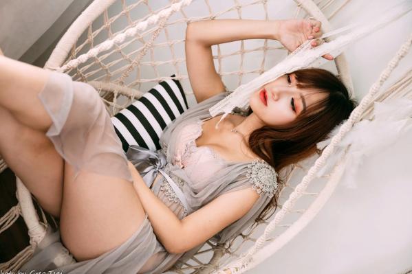    轩颖 - 柔美蕾丝睡衣私房写真，唯美光影下的纯欲女神 [83P]第13张图片